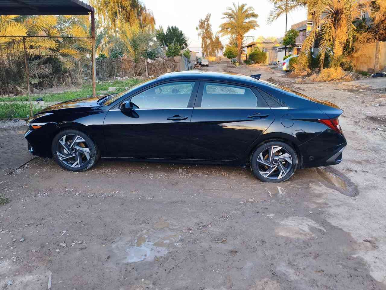 اسود
2024 
SEL 
المواصفات: رادارات ٣٦٠ ايقاف ذاتي رادار مري شاشة متصلة تدفئة كشنات فتحة سقف تشغيل عن بعد ترحيب فول مواصفات عدة كشنات جلد 
ضرر: قبق الصندوق الحديد امبدل فقط نفس الون يعني سيارة مابية ولا قطرة صبغ 
إضافة : عليه منضومة غاز  
السعر :172وبيها مجال 
***********
*********** 
ماشية 50000mi
