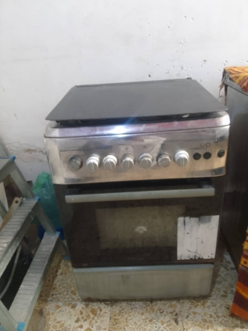 طباخ • نظيف • ٤ عيون