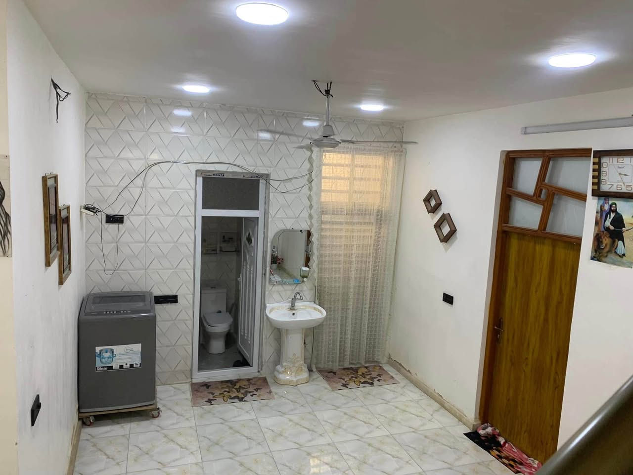 دار البيع  طابقين فول المكان الكماليه المعوقين كاع اخت ابو رشاد سند ٢٥ إقرار محكمه سند ابو الصورة المساحة ٢٠٠ م يحتوي الطابق الاول غرفتين نوم ٥*٥ صالة كبيرة ٧* ٤ ونص مطبخ بارد ٤* ٥ مطبخ حار طول ٧ عرض متر ونص + منور متر ونص + استقبال كبير ٧* ٥ + كراج ٤٥ متر 
_
الطابق الثاني يحتوي ع ٤ غرف نوم ٢ سويت حمام داخلي و٢ عادي وصالة كبيره وبيتونه وسطح كبير للاستفسار ع رقم ***********   يوجد واتساب ع رقم موبايل
