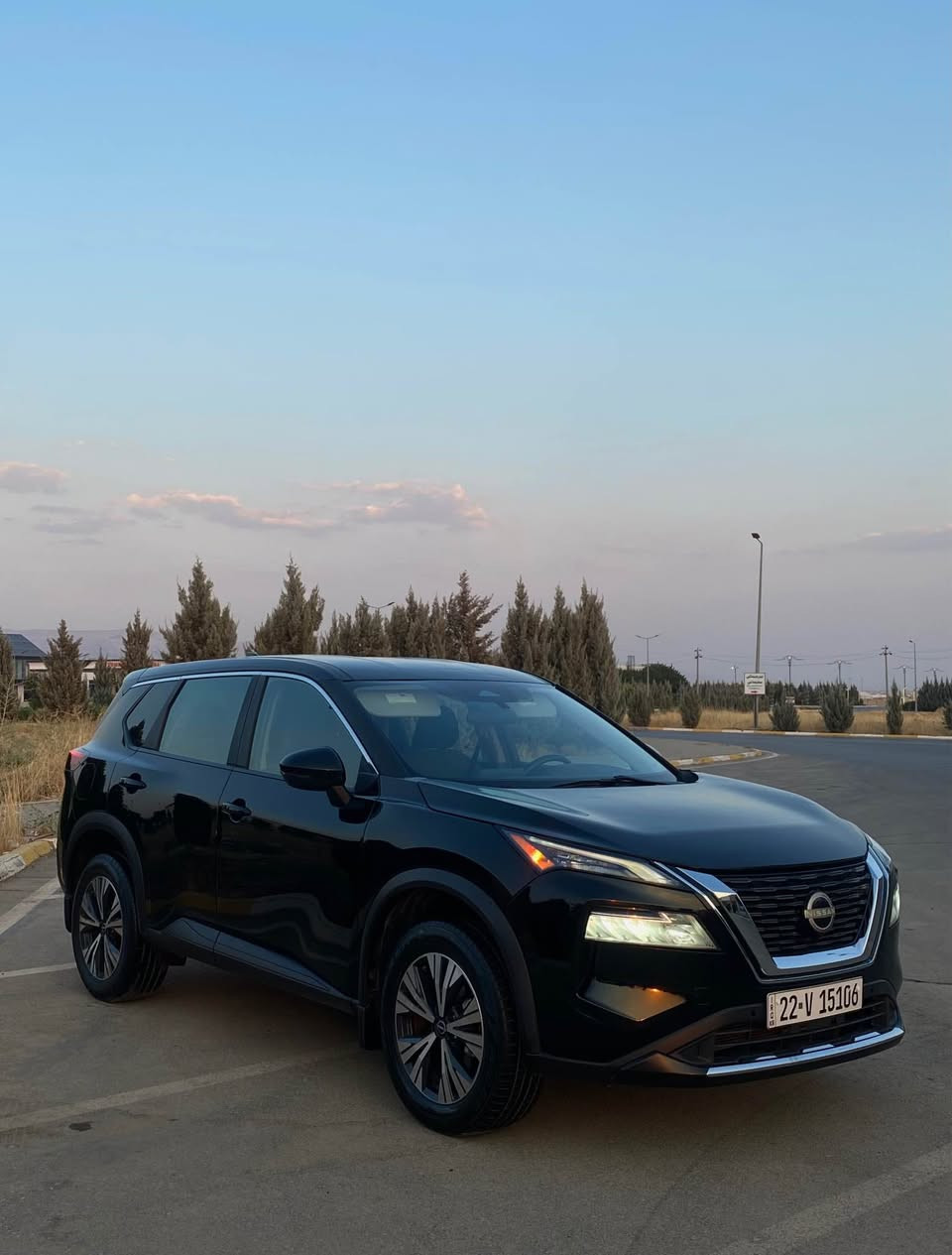نیسان ڕۆگ 2023 sv ڕەشی قەتران نمونە لەجوانی 

سەیارەکە ماڵی دۆستە زۆر زۆر جایزە یەک دینار مەسرەفی تیا نیە . کامل سێرڤس کراوە چوار تایە و ویلی لۆکی لەژێرە . 

گێڕ و مەکینە و تەبرید و تەحویل و تەقەو ڕەقەش بەشەرت . ( مەکینەی نەکراوەتەوە ) 

تەنیا بۆنیتی بۆیاخە بێ ناوگرتن ، بەس ئێرباگی سوکانی تەقیوە بیلادی دانراوەتەوە ، سارد و شوخت و وردەی نیە .

سەنەوی و ڕەقەم و هەمو شتی تازەیە تا 2031 بەناوی خۆمانەوەیە . 
مواسەفات : شاشە کامێرا حاسە ، کامل ڕاداری پێش و دواو لاتەنیشت ، بەسمە و چوار دەرگا بەسمە ، کوشن کارەباو کوشن هیتەر ، سوکان هیتەر ، کامل زینۆن و زۆر مواسەفاتی تر …. 
نرخی تەنیا 132 گەڵاو مەجالێ زۆۆر کەم .

***********
*********** السليمانية, العراق

نص مكتوب في الصور:
- bid.cars