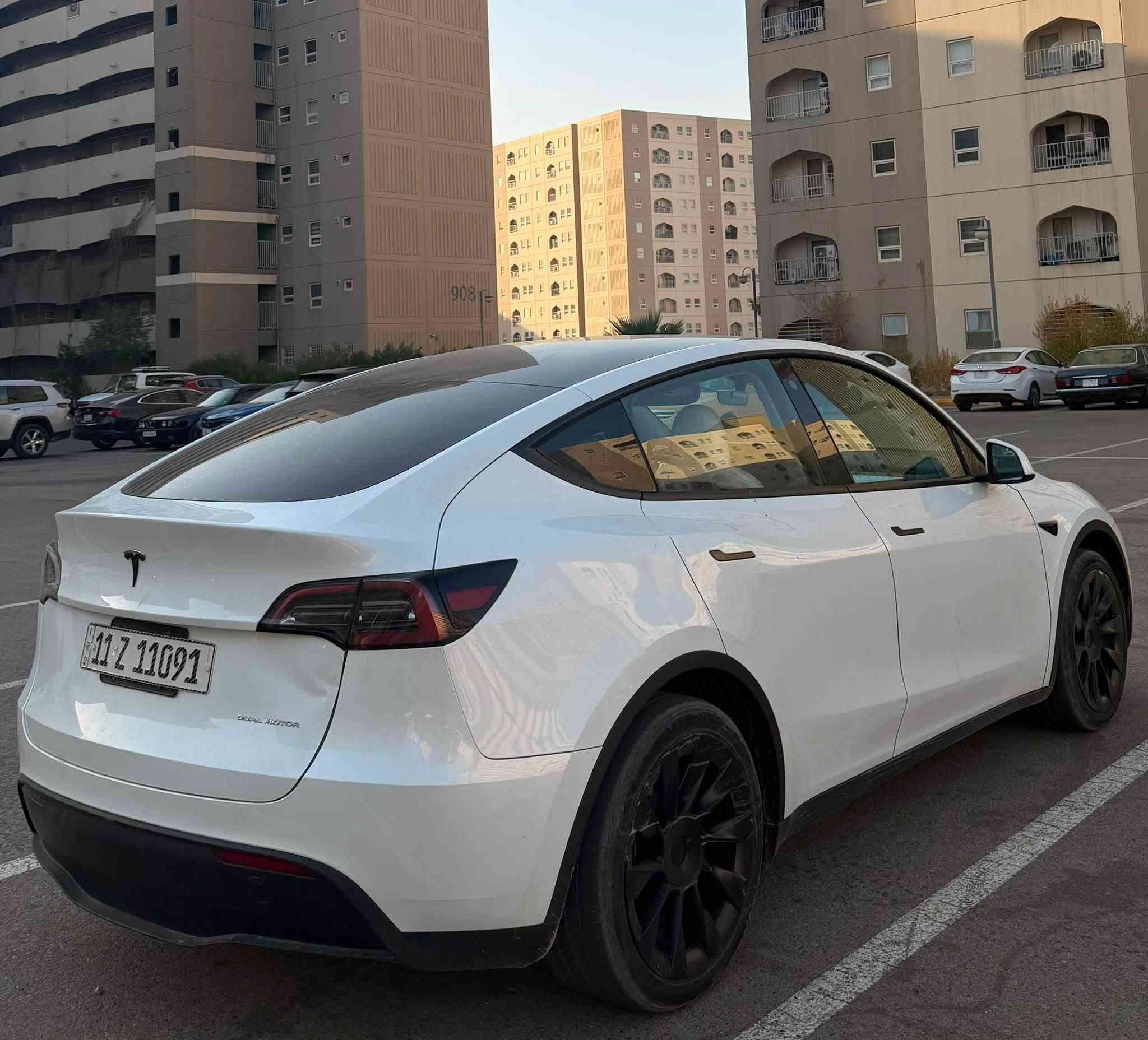 تسلا مودل Y 2023 
عدد الركاب 7 
ماشيه 40 الف ميل 
دبل ماطور لونك رينج 
السعر 208 وبيها مجال 
للاستفسار 
***********
