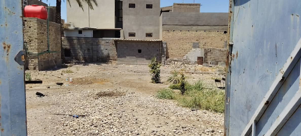 سلام عليكم قطعه ارض للبيع  مساحة 350 طابو صرف تحويل مباشر بسمك واذا تريد نص هم انبيع 
في منطقه طليحة قرب شارع العام  بغداد كوت 
للاتصال ***********
