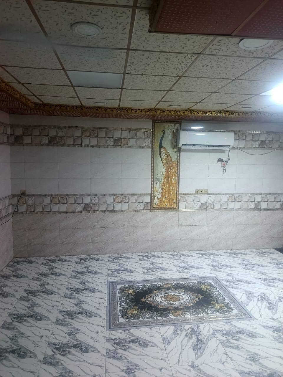 بيت للبيع مساحة 250 طابقين  مكان شبانات بزل الاول فرع القريشي عرض شارع 10 متر يحتوي علئ 4 غرف نوم ستقبال صالة مطبخ صحيات خارجية داخلية طارمة جبيره بيت مال عائلة جبيره بلاش سعر 90 وبي مجال الاتصال ***********

