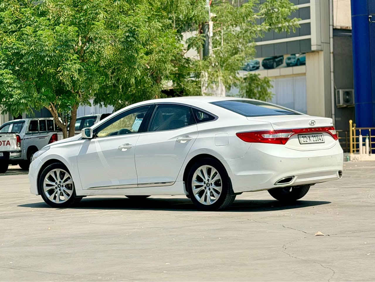 السلام عليكم

هونداي ازيرا ٢٠١٥ خليجي 
✅مكينة V6 دوش مامفتوح
✅كير AT مامفتوح
 السيارة جديدة مابيها اي نقص ٣ سويجات بلادية وياه كتلوكات شركة بيه ايد وحدة من هية زيرو لحد الان سيارة مامتعوبة  

✅رقم اربيل الجديد هزة سنوية جديد لحد 2030  

🔴مواصفاتها  

داخل لونين بيجي واسود 

تبريد قطعتين 

سيدي جنجر ٦ أقراص  

بردة خلفية كهرباء 

بردات جانبية 

مري شفط + نضام ترحيب 

لايت لد عدسة  + بك لايت لد 

تدفئة كشنات جلد

حساس امامي خلفي  

باقي المواصفات معروفة 

🔥سعرها 135$ بيه مجال بسيط 
*********** وتساب مكاني كلار كالار, السليمانية

