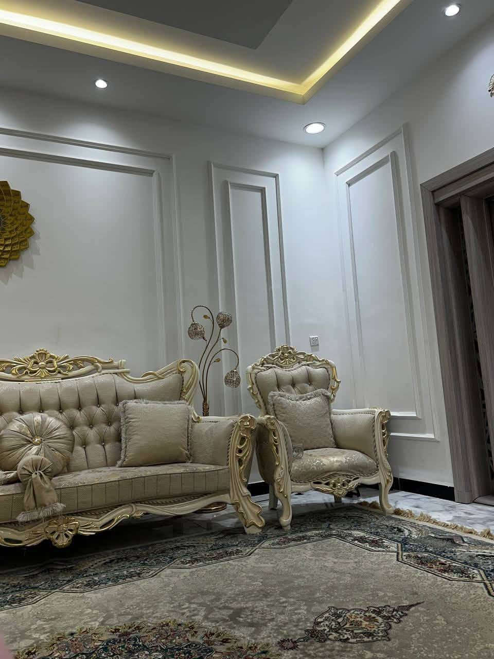 تخم ملكي مكلفة بالنشر للاتصال بالرقم ***********
