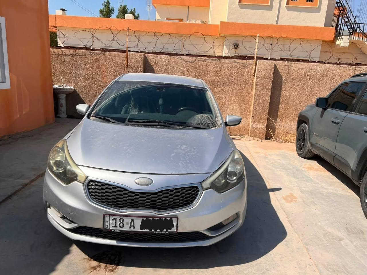 كيا سيراتو ٢٠١٤ لمتد خليجي
محرك ١٦٠٠ مكفول 
حداديه نظيفه
ماشيه ١٠٧ الف فقط
بيها 5 قطع (ثنين جاملغ حار واحد بارد .. باب بصف السايق مبدله )
السياره حلوهو مشيتها بالشارع مضبوطه الصور الكدامك بدون غسل
سعر 97 ورقه
مكان حله
رقم التواصل *********** حلة, بابل
