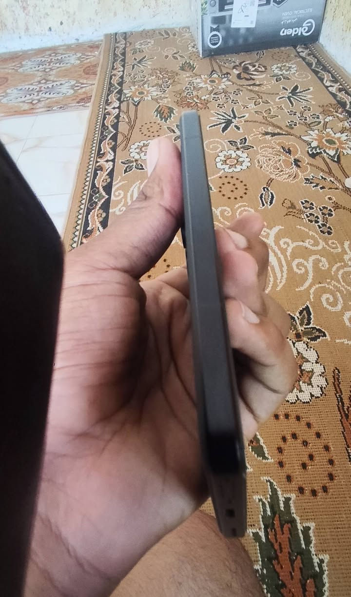 السلام عليكم شومي للبيع نضافه فول شخط مابي 

كامل ملحقات مع كفرين + لاصق اصلي ضد كسر 

"شاومي 14 تي برو - 

"لشاشة :  144 هرتز - 

"الذاكرة512 جيجابايت  الرام 16 جيجابايت •

"الكاميرا50 + 50 + 12 من ليكا 

" الكامره الاماميه 32

" تصوير فيديو 8K/4K

" لمعالجMediatek Dimensity 9300 Plus •

"ببجي 120 فريم 

" شحن سريع 120 W

"مكان بابل رقمي ***********

السعرر قفل (( 525 ))

