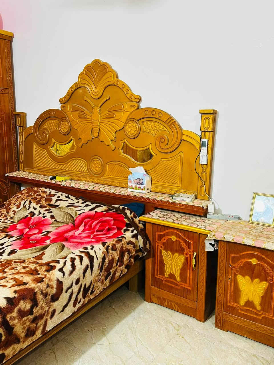 غرفه اخشاب • خشب ثقيل • نضيفه كلش