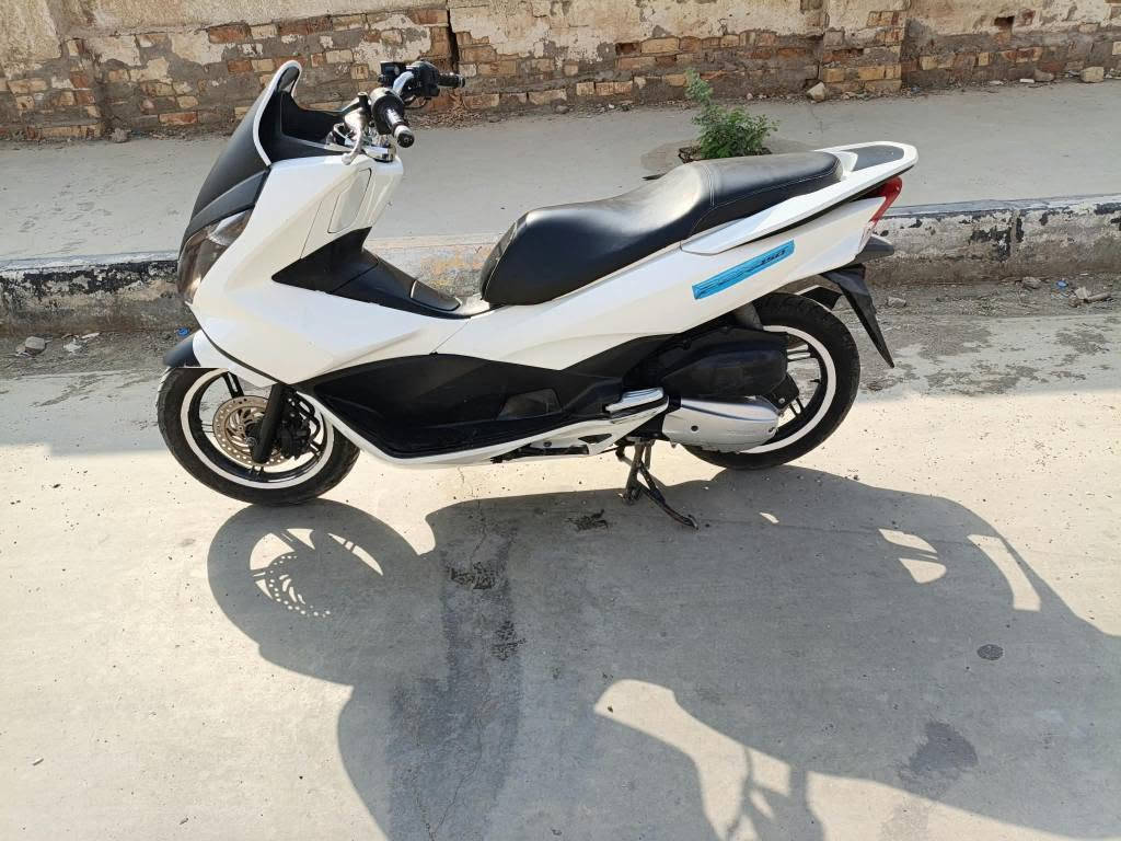 PCX • الجيل الثاني • مجال للشراي