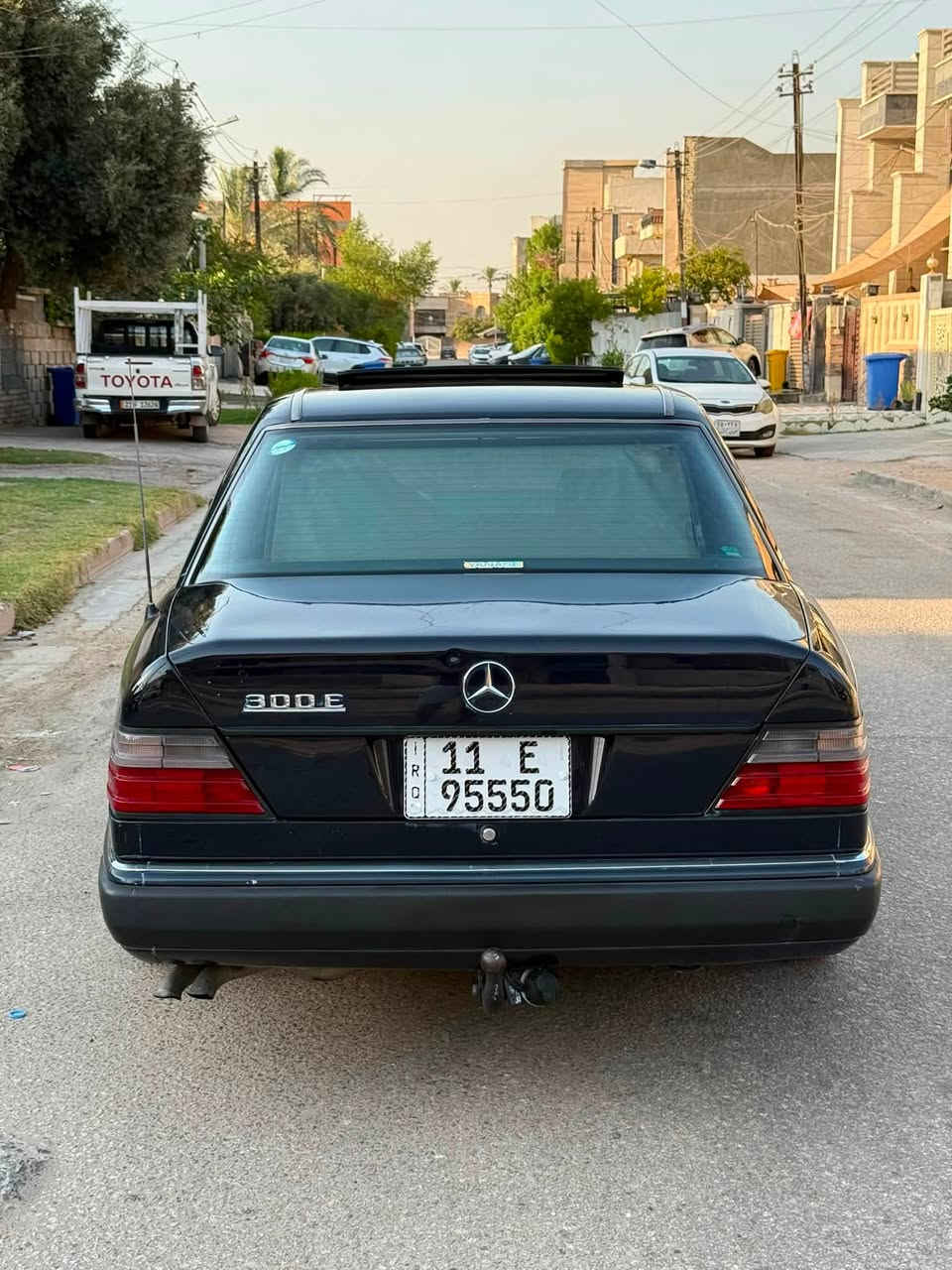 مرسيدس دب E300 سته سلندر موديل 1991 اللون نيلي حبري
صبغ عام للجماليه بدون حادث ،، قواعد دبل بلاديه
فول مواصفات كشن كهرباء ، ستيرن كهرباء ،، برده كهرباء ،
فتحه سقف ،، محرك وكير بلاد ومكفولات صدر امامي خلفي جديد ،، تبريد شغال ،، كل كهربائياتها بلاديه وشغاله 
السياره كلش معتنين بيها وكلش جديده ،، المكان بغداد حي الجامعه ،، رقم بغداد مميز وبأسمي ،، السعر 75 ورقه
***********
