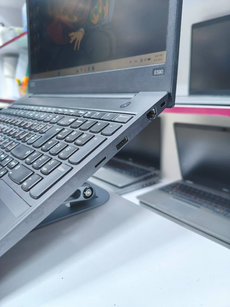 لابتوب Lenovo ThinkPad E590
⚡ Core i5 الجيل الثامن U
💾 RAM 8GB DDR4 — قابل للتطوير
🚀 SSD 256GB — قابل للتطوير
🖥️ شاشة 15.6" FHD
🎮 Intel Graphics
✨ جهاز عملي للدراسة، العمل، الأوفيس والاستخدام اليومي

💰 السعر: 300 ألف فقط

🎁 3 هدايا: ماوس + ماوس باد + حقيبة لابتوب

🔌 الشاحن مرفق مع الجهاز
✅ فحص كامل قبل الشحن وقبل الاستلام
🛡️ ضمان استبدال 7 أيام ضد عيوب التصنيع

🚚 توصيل لجميع المحافظات
📍 بغداد – الأمين الثانيه شارع 20
📱 للتواصل واتساب 
***********
