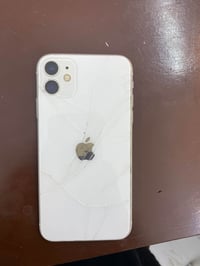 ايفون ١١ ١٢٨ • بطاريه ١٠٠ • ضهره مفطور