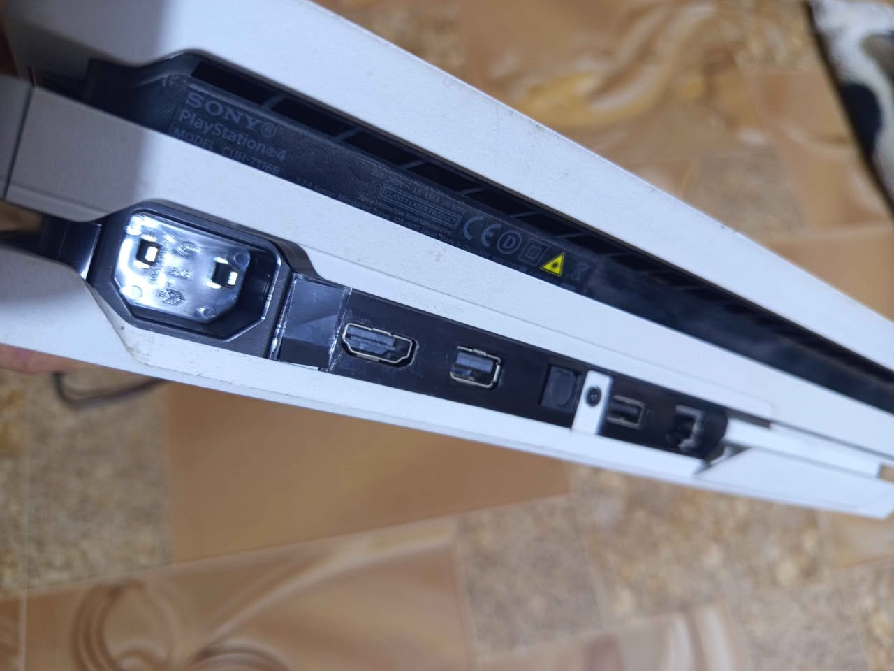 PS4 Pro 
البلي شبه جديد باندل (لون مميز)
تهكير النظام 9.00 ويعد اول و أفضل تهكير مستقر 
الهارد واحد تيرا و يحتوي على 20 لعبة داخل الجهاز 
الجهاز مفتوح لغرض تبديل معجون لا اكثر تفحص و تتاكد 
*********** القرنة, البصرة
