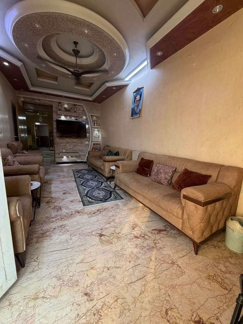 🏡 بيت للبيع في زيونة – محلة 718
📍 موقع مميز جداً

🔹 المساحة: 152.5
🔹 الواجهة: 6.10م
🔹 النزال: 25م
🔹 ثلاثة طوابق
🔹 غرف نوم: 5
🔹 خدمات:3
🔹 الأرضيات: مرمر بالكامل

✨ بيت بمواصفات مميزة ومساحة مناسبة، في موقع مطلوب ضمن زيونة.

للتفاصيل أكثر والمعاينة:
📞***********
***********
