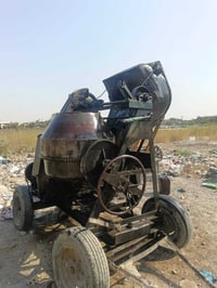 خباطة نكليزي للبيع سعر 1.500 خباطة فقط.  * مع غراض سطل وعربانة و سنتر ...