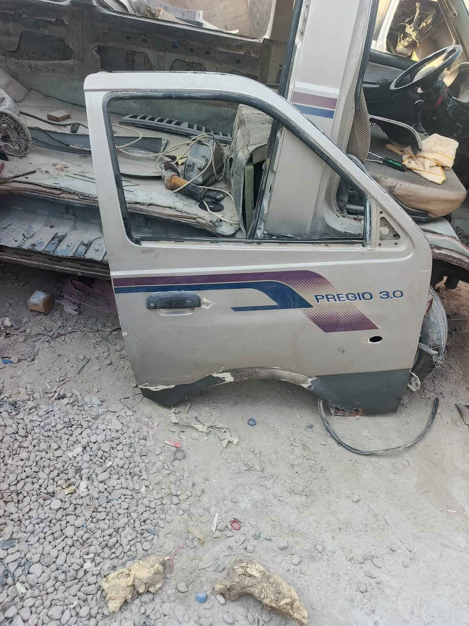 ةبيبان لبيع وباب سلايت نضيفه مابيه قطرت خياس نفس الون مقفلات السعر ا175العنوان حله ***********
