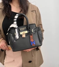 https://t.me/Aldhhfdugvbjhknvfghugg حقائب نسائيه جمله ومفرد الـحقـائب ...