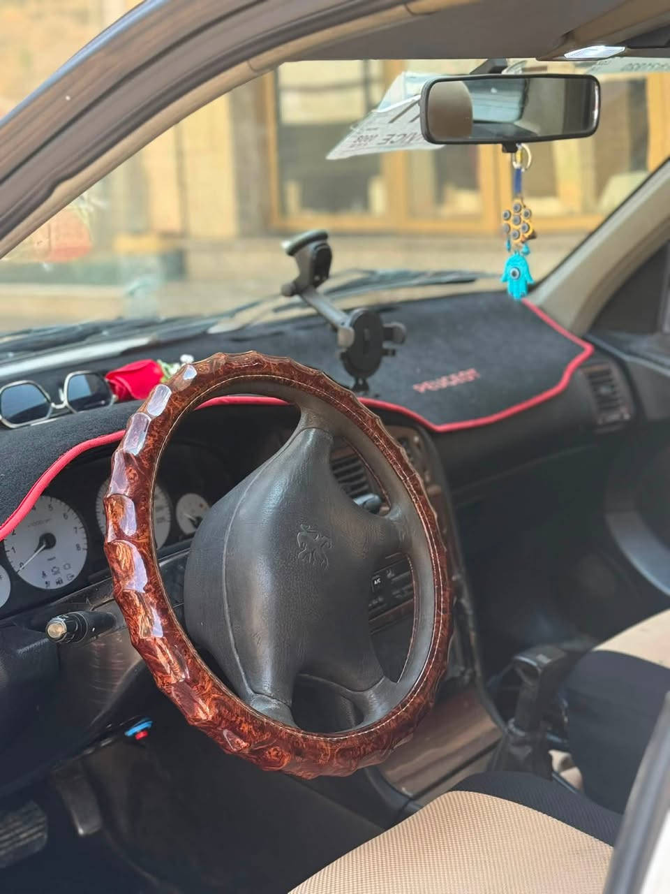 السلام عليكم بيجو بارس اوتوماتيك للبيع
محرك فرنسي 
طخم تايرات جديد
سيارة مرتبه مال بيت
تبريد مابيها قفلها 45 ورقة 
***********

