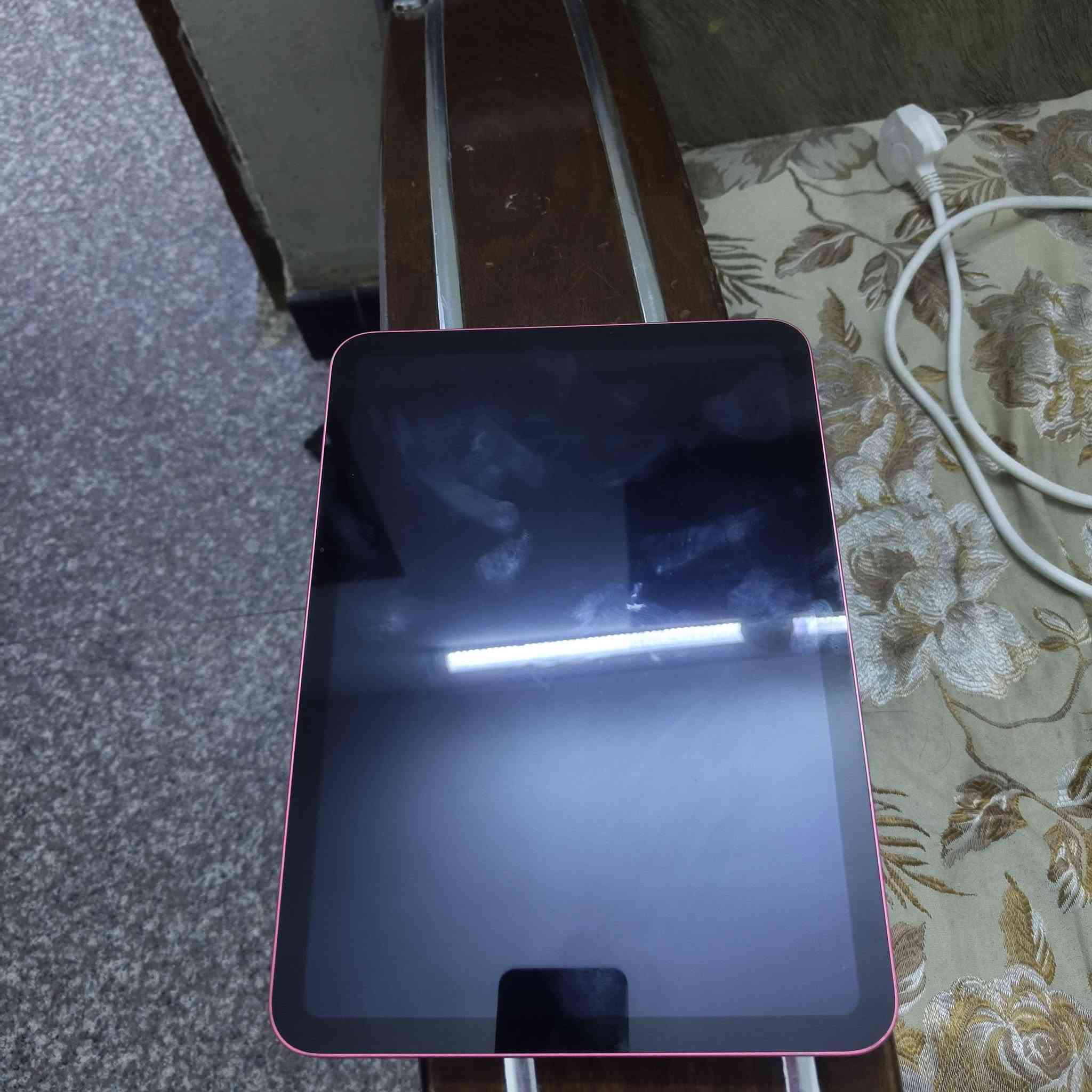 آيباد 10 • 64 غيغا • بطارية بالثمانينات