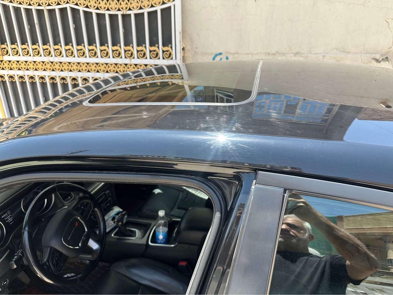 السلام عليكم 
جارجر SXT فول مواصفات  محدث جي تي  وارد امريكي 2020 أسود توويل باسمي اربيل ماشية 89 الف ميل على ايدي بدون ايرباك حادث جانبي فتحه  كرسي خزن   كراسي كهرباء بصمه يدات بصمه تشغيل عن بعد جلد شاشة وسط تحكمات استيرن محرك 3600 الكير 8 نمر تخم تاير جديد باتري جديد تبريد ثلج امامي وخلفي كراسي تدفئة وتبريد امامي وخلفي  استيرن تدفئة ويل كب 20 اسبير منازل لحد الان حساس خلفي كامره دواره بصمات اثنين وياها الاتصال على أرقامي ***********
*********** بغداد, العراق

نص مكتوب في الصور:
- iQ