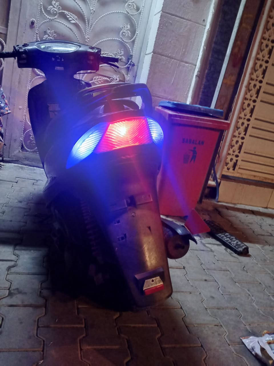 السلام عليكم دراجه ماكس 140نضيفه بشكل شرط محرك ما مفتوح و الكفرات  اصلي ما مفتو الدراجه التصوير ظالمة تجي تشوفه نصبه و شكل و سعر بلاش الي يريد يتواصل هاذء الرقم ***********
