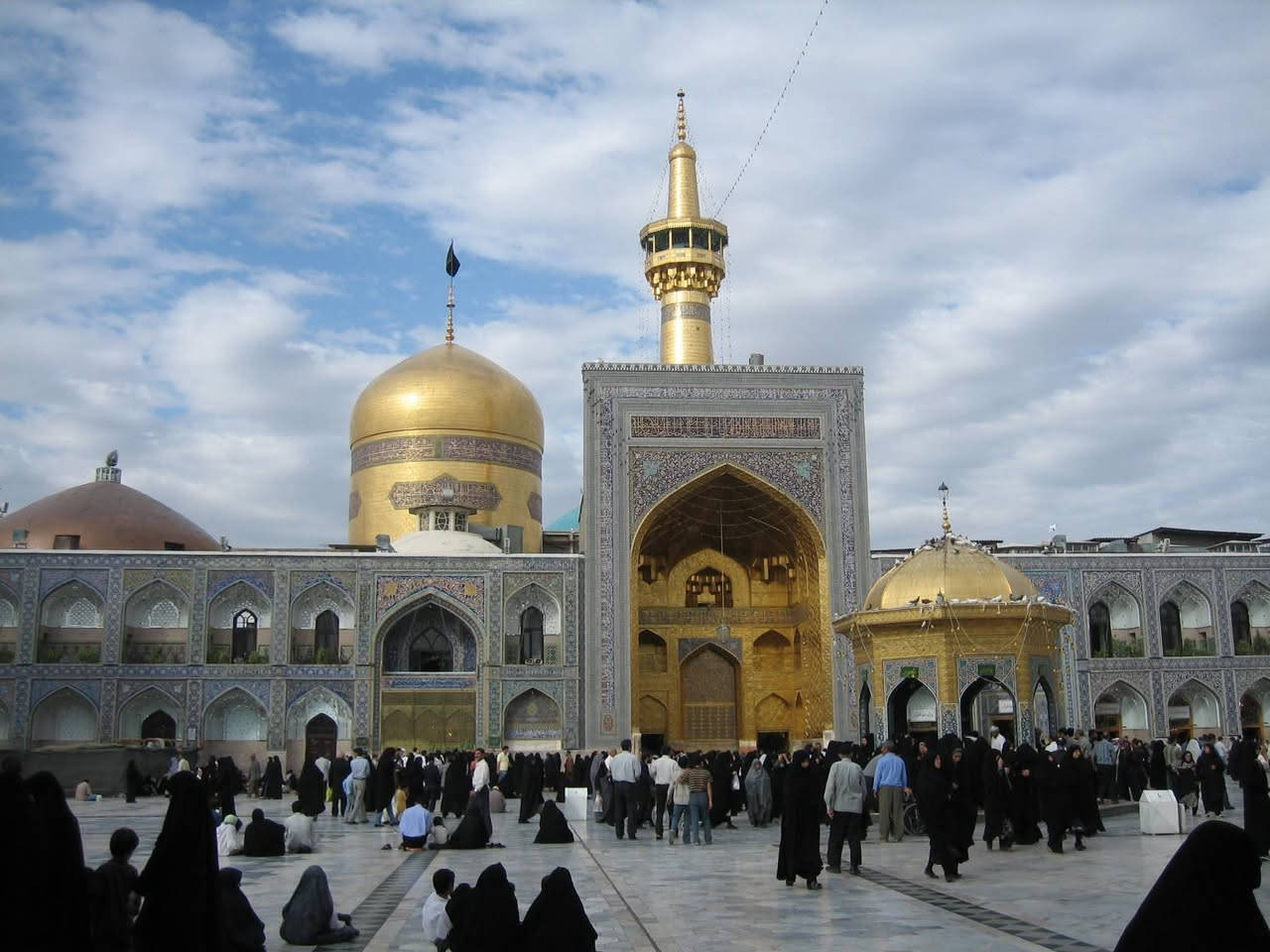 كـــــــــروب ايران  11 يوم قم مشهد نيشنابور   بري
يوم  8/22 

الانطلاق من فلگة العمارة الكوت

🔸نقل  منشأه عراقيه من الكوت للكوت 

🔸 فنادق قريبه عل حرم  اسواق تحت الفندق 

 🔸جولات سياحيه و دينيه 

🛑 اليوم الاول،،، التجمع في الكوت   والانطلاق نحو الحدود الايرانية ومنها الانطلاق الى قم المقدسه 

🛑 اليوم 1 _ الوصول إلى مدينة قم المقدسه واستلام الغرف وبعد الاستراحه الخروج إلى زيارة السيدة المعصومه  

🛑 اليوم 2_ بعد صلاه الظهر الذهاب إلى الاربعين علوية والى مسجد جمكران مقام الامام المهدي عجل الله فرجه وبعدها الذهاب الئ مدينه مشهد وسوف نقيم في مدينه مشهد 4 ليالي 

🛑 اليوم 3_ الساعه 8 صباحا نوصل لمدينه نيشنابور نزور قدم الامام الرضا وبعدها ننتجهه الئ  مشهد واستلام الغرف وزيارة الامام الرضا ع 

🛑 اليوم 4 _ الذهاب إلى جبل النور هوسنكي شلالات والتقاط صور  للذكرى

🛑 اليوم 5_ يوم السياحي الذهاب الئ حديقه باغ مشهد ركوب الخيل مع ألتقاط الصور ب احدث الكامرات والالعاب تليفريك والكثير من الاشياء المميزه

 

🔴 ملاحظه ايضاً موجوده رحلات علاجيه اذا شخص يريد يروح للطبيب من افضل الاطباء في ايران نخابرله مترجم يجيه نقل من باب لفندق لباب الفندق 

🛑 اليوم 6 _ يوم اختياري للمسافر  مدينه شانديز 

🛑 اليوم7  _ بعد صلاه الظهر  وداع الامام الرضا والتوجه الئ اخوان الامام الرضا ياسر وناصر وشراء العسل الطبيعي   ومن ثم الئ خدام الامام الرضا خواجه مراد والهروي ثم إلى قم المقدسه

🛑 اليوم 8 _ الوصول الى قم المقدسه واستلام الغرف وزيارة السيدة المعصومه ع

🛑 اليوم _9  رحلات سياحيه الئ بستان علوي 

🛑 اليوم 10- وداع السيدة معصومة (عليها السلام) والتوجه إلى العراق 

🛑 اليوم 11 -صباحا الوصول الى العراق  الحبيب متمنين لكم قضاء اجمل الاوقات تاركين اجمل الذكريات 

كل  هذا  ب  ١٥٠ الف فقط 

للحجز والاستفسار الاتصال على الارقام التالية

***********

***********
