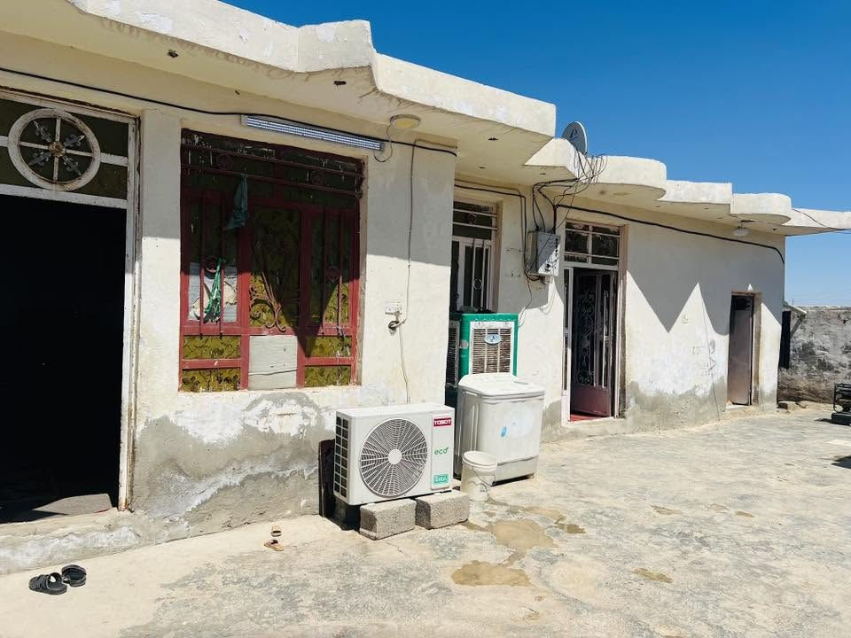 سلام عليكم بيت لبيع يم شهيد ابو جكاره مساحه البيت 350 خط اول لاستفسار عله رقم ***********
