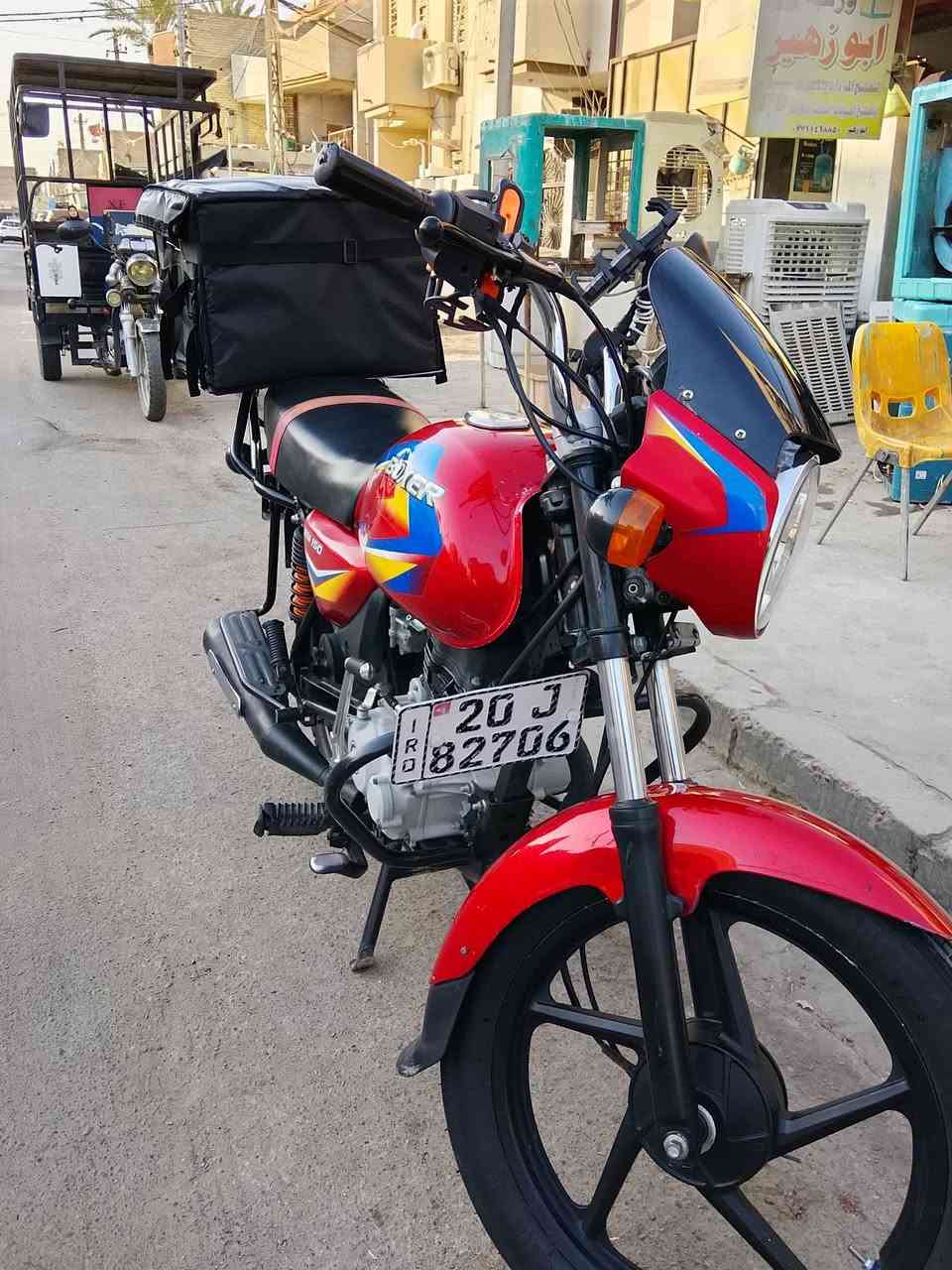 سلام عليكم بوكسر موديل 2021رقم او سنويه اب اسمي تحويل ثاني يوم مشروع وطني  دراجه ما ناقصه اي شي كبل للشارع تايرات جدد كهربائيه كله شغاله مكينه ما فتوحه  ***********
سعر 1850 او بيه مجال حك الجيه
مكاني بغداد الشعب
