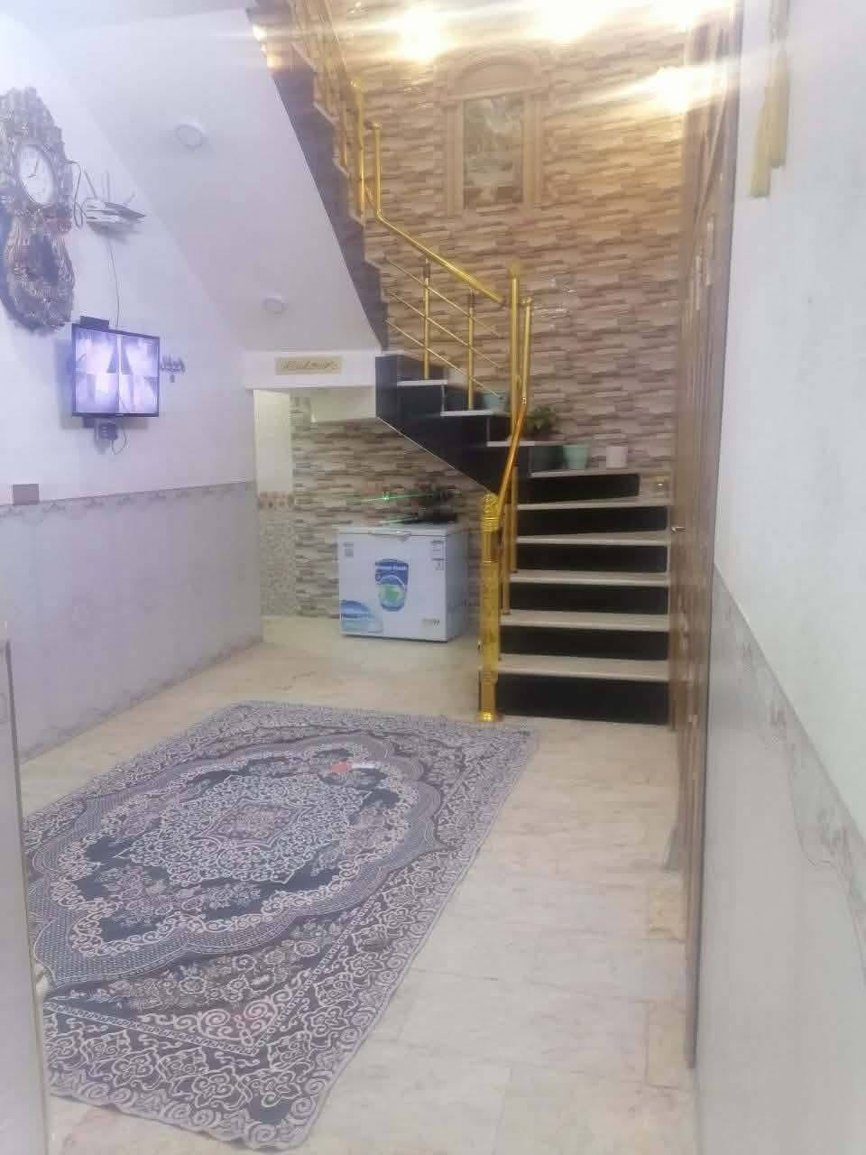 ياالله سلام عليكم بيت للبيع في المعملجي مساحه 108متر مربع
 طابقين بصف الركن الشارع الرئيسي 8 والشارع الفرعي الي بي البيت 6
عنوانه مقابيل الصناعه قرب جامعه الصفوه فرع نجاره القريشي بنصف الفرع بدايه الفرع علا الحر ونهايه الفرع علا الروضتين
بناء درجه اولى طابقين مربع 10*10 وثلاث غرف البيت طابو زراعي سند ٢٥ (سعر180وبي مجال) للاستفسار اكثر اتصل ***********
