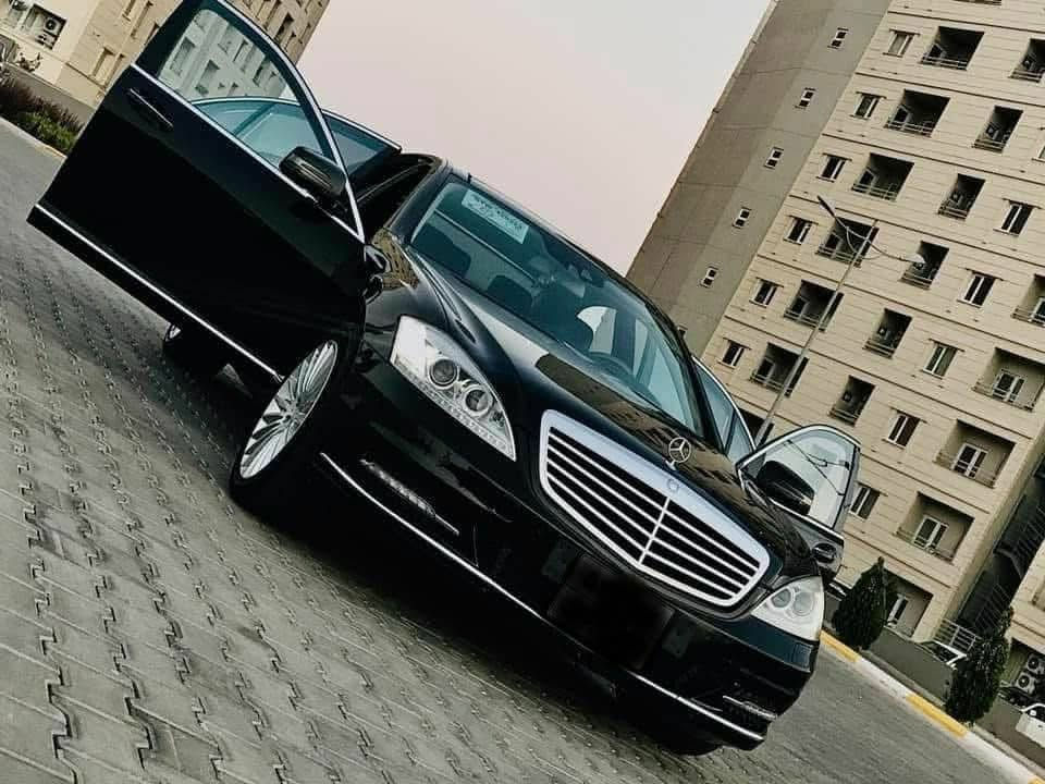 اس كلاس 350 موديل 2011
باب طويل فول واحد على واحد سيارة معروفه مواصفاتها مراوس سيارة فور ويل او بيع السعر 240 
مكفولة من الصبغ بيها بارد شي بسيط جدا وافحص سونار وين ميعجبك 
***********
