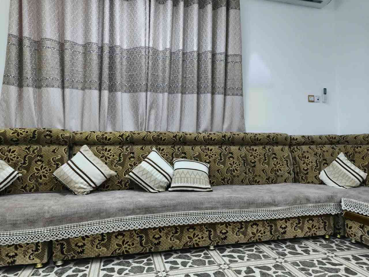 السلام عليكم توجد قنفات حطاطه خشب صاج مغلف 
السعر 600 الف مع الكوشات والقماش جديد بي مجال بسيط السعر 
مرخصت الادمن وافق بلا زحمه 
للتواصل على الخاص او على الرقم التالي
***********
