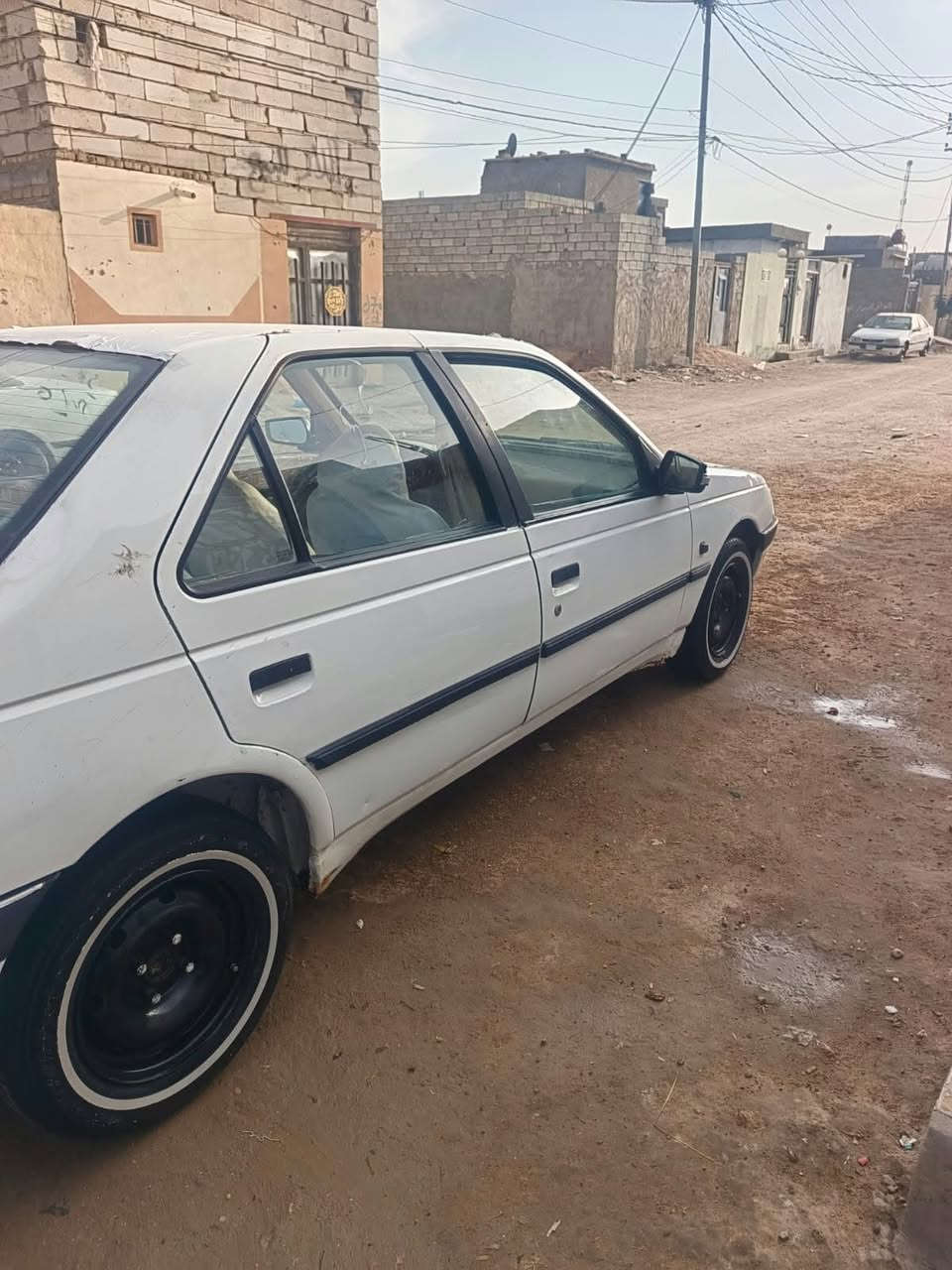 بيجو 405 • ٢٠٠٩ • قرب المطار