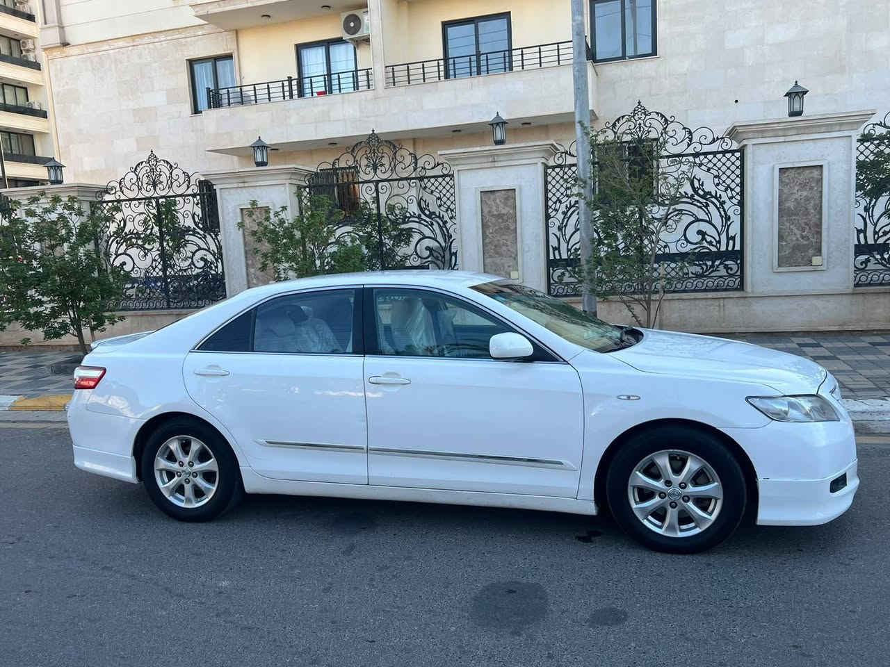 السلام عليكم 
كامري 2007  GL للبيع
وارد خليجي ماشية 187 
رقم بغداد أنكليزي بأسمي 
شاشة أندرويد حساسات خلفيه 
جرص إنذار 120 داخل صاج 
قطعتين تبريد 
السياره بيها قطع صبغ أبيع حزام بدون دواخل كفاله لغود وشواصي وتكم وقماره 
السعر94 وبيها مجال 
الرقم ***********
