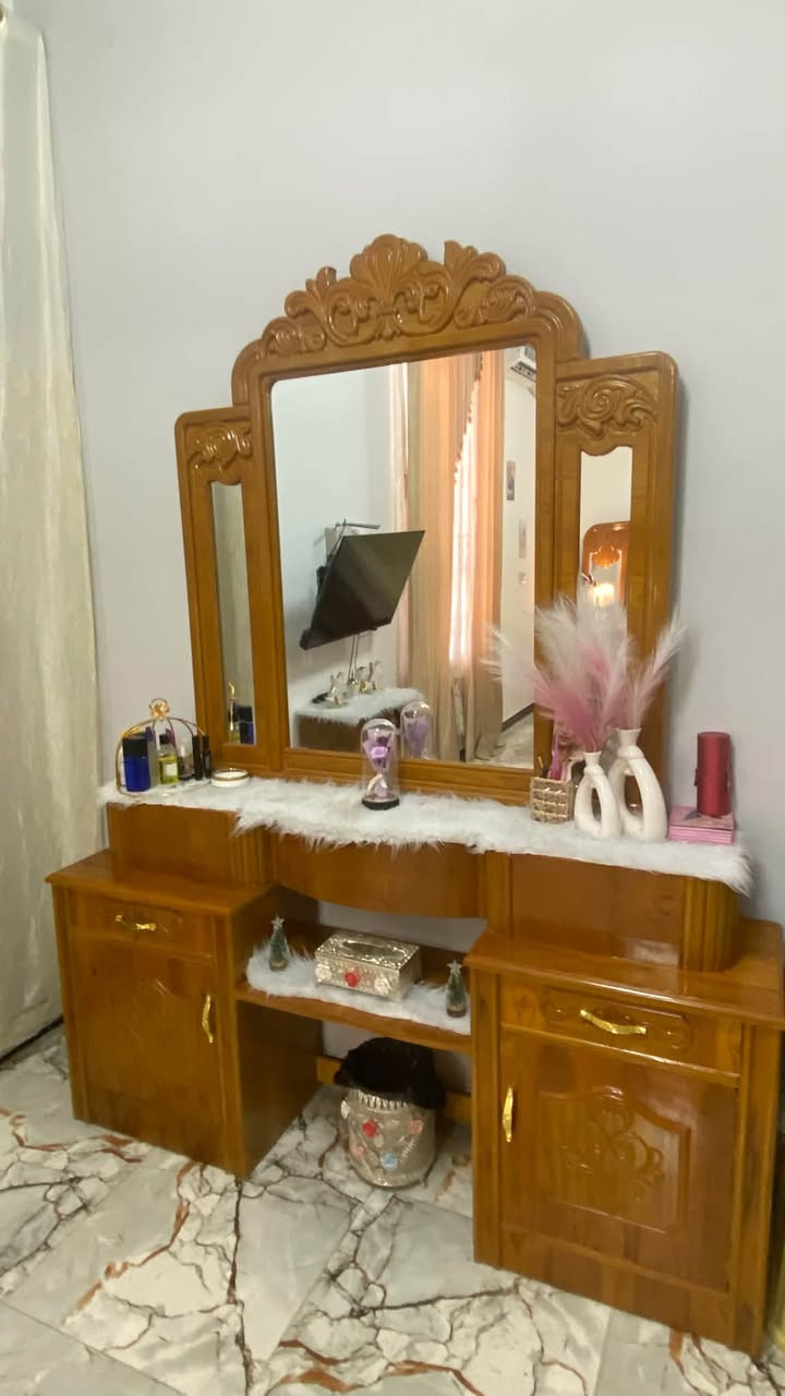 سلام عليكم غرفه خشاب جديده  
سعره مليون أو بيه مجال مكاني بصره كرمه علي
رقمي ***********
