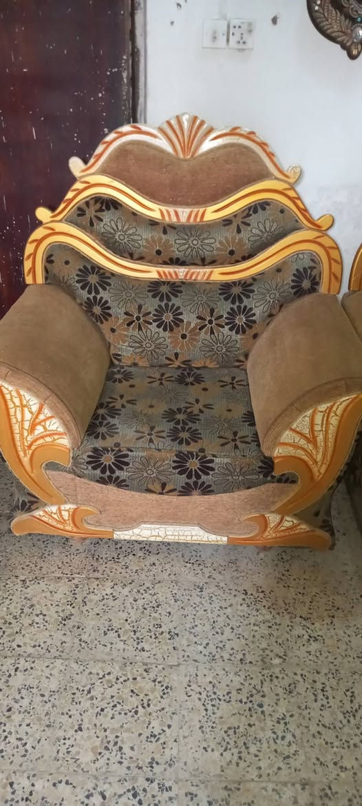 تخك ١٠ مقعد مابي اي ضرر كلش نظيف للبيع حله ***********
الحي العسكري 
شارع ٨٠ من جهه النجف 
بدايه شارع المكاتب 
قرب مخبز مهند
