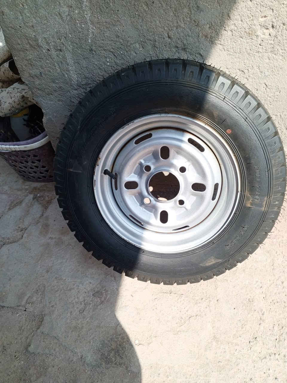 *********** تاير سلطان 45 وبي مجال جديد ما مشدود شرط عماره ميمونه
