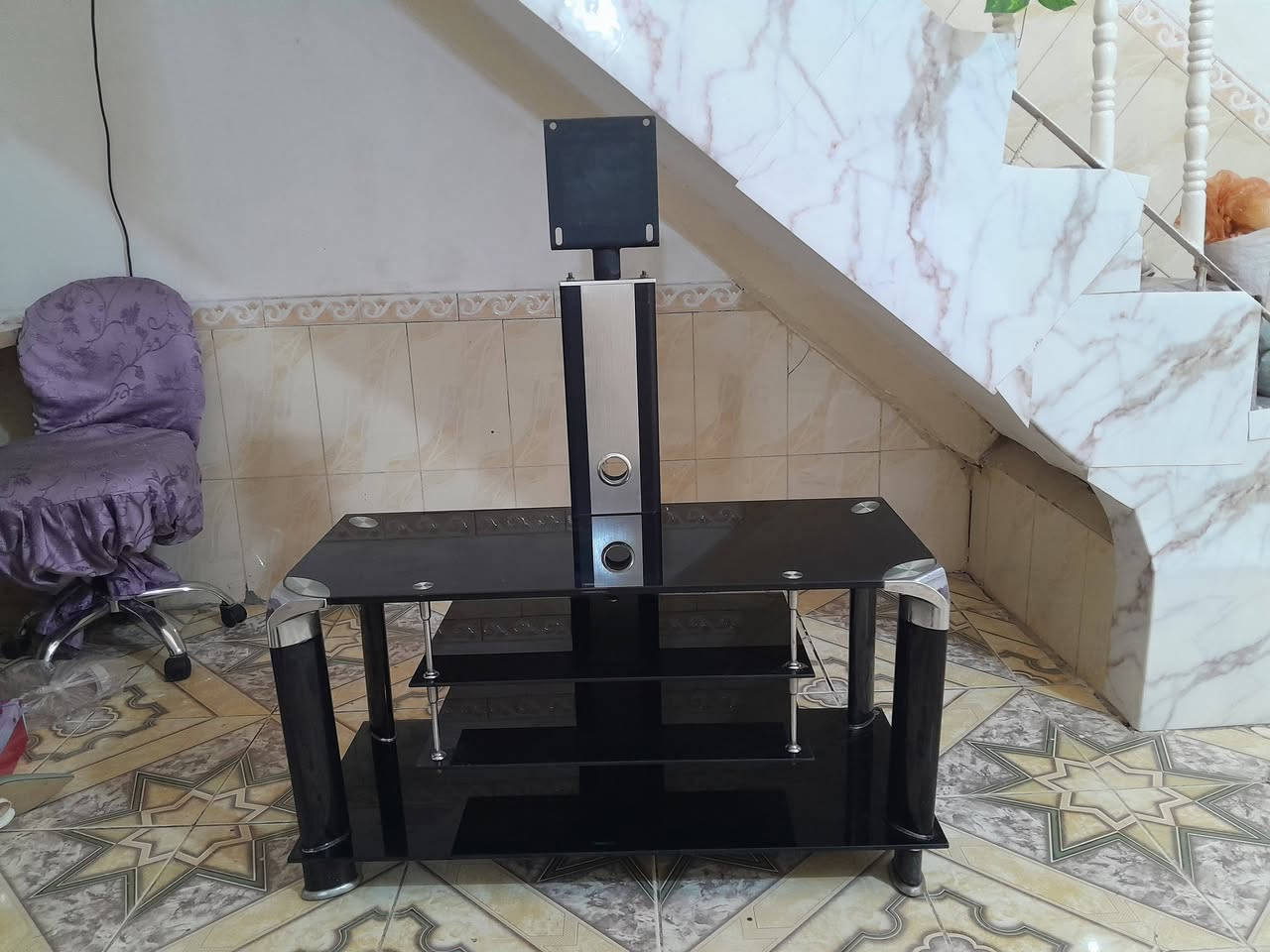 طبله وسطيه 110*80
ام الجرارات سعرها 35 
ميز شاشه 25 
النجف حي المهندسين 
***********
