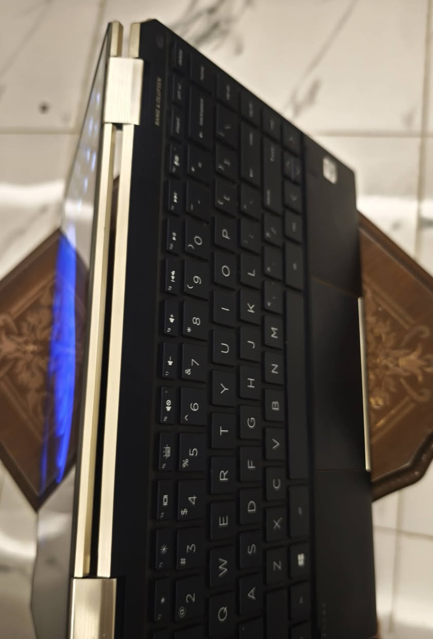 HP Spectre x360 4k touch
الموديل: HP Spectre x360 Convertible 13-aw0059TU

المعالج: Intel® Core™ i7 (الجيل العاشر) 

الشاشة: 13.3 4k UHD لمس قابلة للطي 360 درجة لاستخدامها كـ Tablet

الذاكرة العشوائية: 16GB LPDDR4 بسرعة عالية 3733MT/s  

مساحة التخزين: 512GB SSD

كارت الشاشة: Intel® Iris® Plus Graphics

2 منفذ USB Type-C thunderbolt للشحن 
منفذ 1 usb type A

 الصوت: سماعات احترافية بدعم من Bang & Olufsen

ملاحظة:البطارية مستبدلة فقط واداؤها طبيعي

السعر 750 الف

***********
بغداد / المعلمين
لايوجد توصيل
