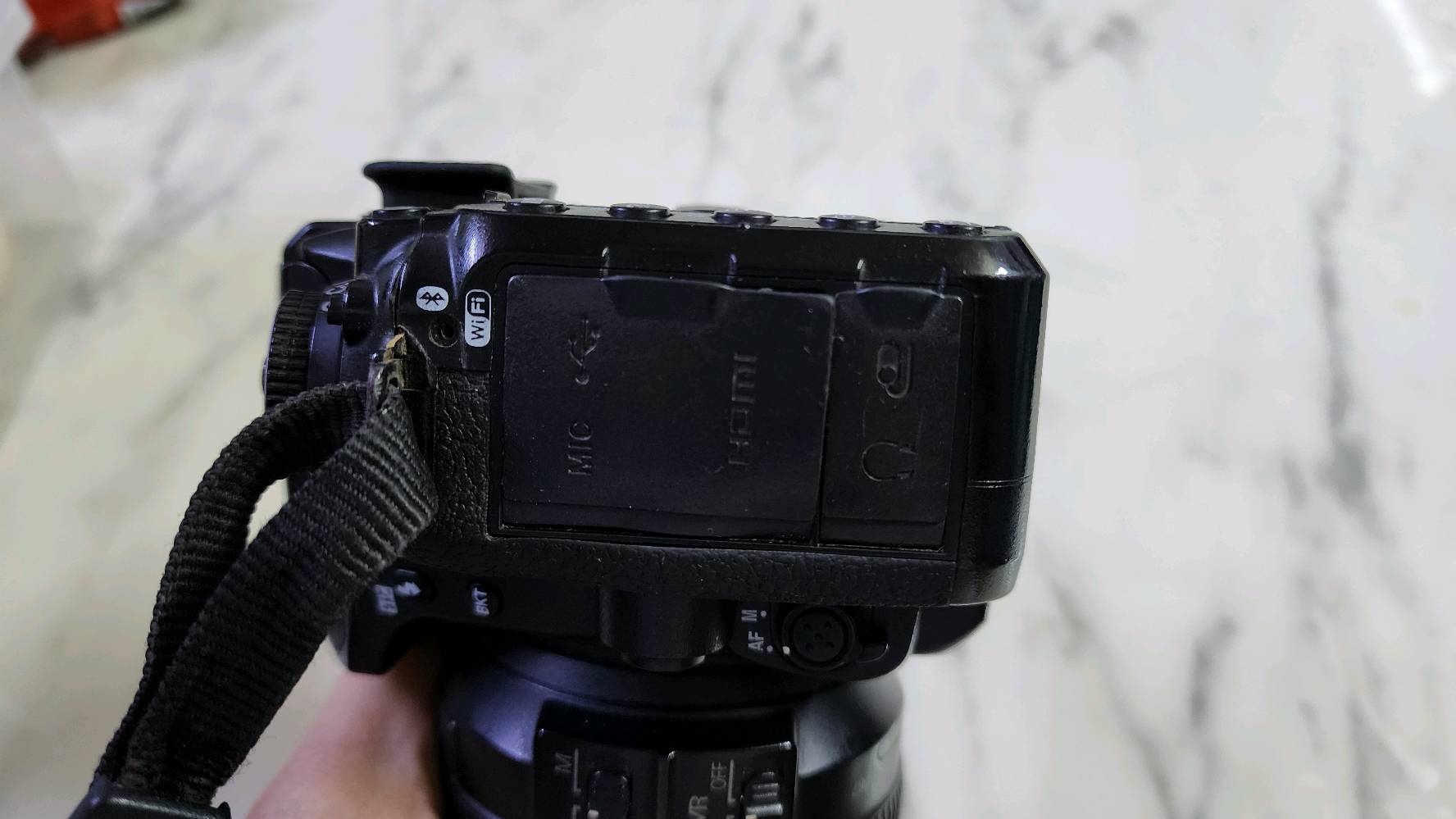 كامرا نيكون d7500 nikon 
مع عدسة 18-140
بطاريات عدد ٢ نيكون اصلي
شاحنة بطاريات.
الكامرة نظيفة جدا.
متوفر توصيل.
سعر الكامرة فقط ٦٠٠ الف.
سعر الكامرة مع العدسة ٧٥٠ الف.
