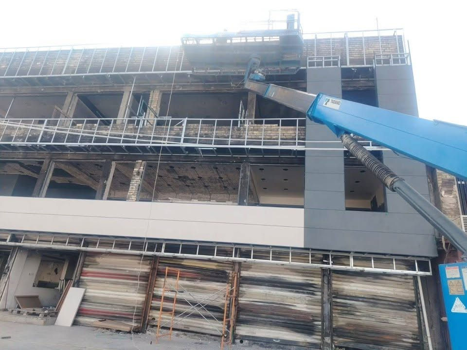**السلام عليكم ورحمة الله وبركاته**
### 🏢 شركة أرامكو لوجهات المباني الحديثة
> **تميز، فخامة، ودقة في التنفيذ**
> 
#### 🛠️ خدماتنا المتميزة وتشمل:
 * **تغليف الواجهات بورسلين فرونتك (Frontek):** تركيب احترافي بأحدث الأنظمة لضمان العزل والجمالية الفائقة.
 * **تغليف واجهات كوتا (Kotta):** لمسة عصرية تعطي المبنى طابعاً معمارياً فريداً.
 * **تنفيذ وتجهيز كافة الأنظمة الحديثة:** للواجهات الخارجية بجودة تطابق المواصفات العالمية.
#### 📍 مواقعنا وفروعنا:
 * **الفرع الرئيسي:** بغداد - ساحة النصر
 * **الفرع الثاني:** كربلاء المقدسة - شارع الروضتين
#### 📞 للاستفسار والتواصل المباشر:
 * 📱 ***************
 * 📱 ***************
 * 📱 ***************
**مع الشكر والتقدير للجميع، وأتمنى التوفيق للجميع.**

