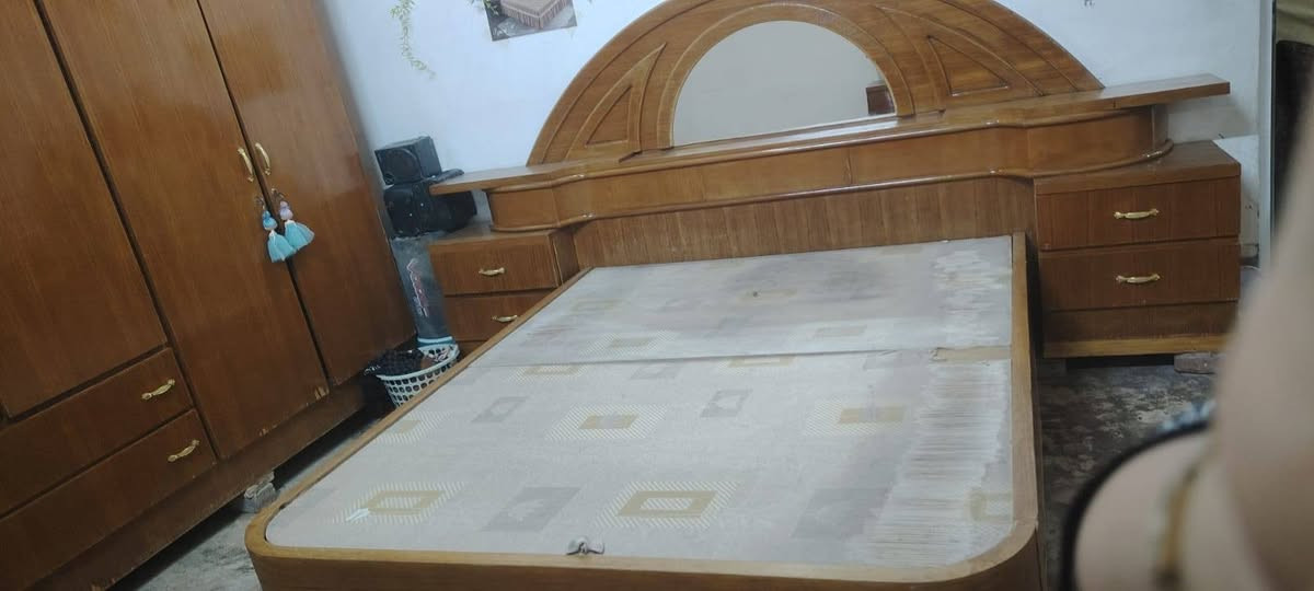 سلام عليكم غرف نوم صاج الاصلي بدون خياس بدون كسر غرفه جاهزه نظيفه جديده جدا مال بيت كلش حلوه نظيفه بالغرفه بدون دوشك تنباع السعر 600 بيها مجال للطيبين مكاني كركوك 
***********
