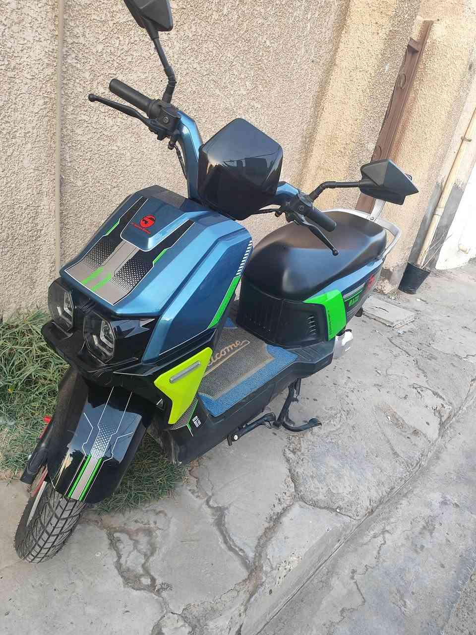 السلام عليكم دراجه شحن شركه الجوهره البحريه بطاريه ليثيوم 40امبير ملف 3000سرعه 100 اربع سرعه نظيفه جدا سعره مليون وميه وخمسين *********** زعفرانيه
