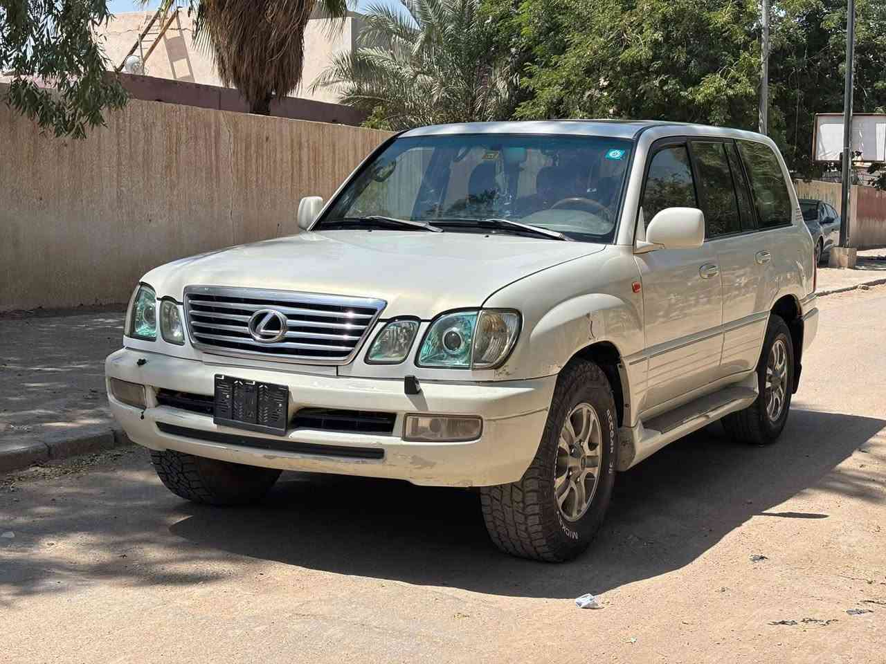 السلام عليكم لكزز موديل 2001 بلادي  رقم قادسيه انكليزي كفاله كير ومحرك وتبريد بيها صبغ بالجاملغ الايسر مقدار شبر 
تبريد 3 قطع 
مري كهربائي 
جام كهربائي 
فور ويل 
سلايت بالقماره 
كلشي بيها على وضع الشركه 
السعر 175 وبيها مجال 
للتواصل ومعرفة تفاصيل اكثر 
‏‪***********‬‏
