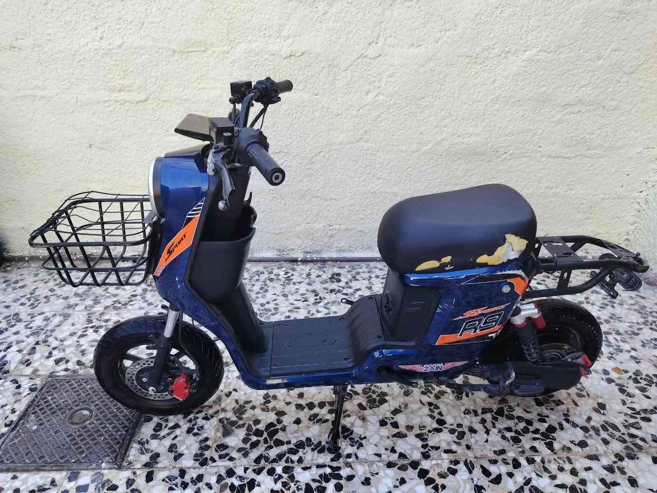 دراجه R9 للبيع بسعر 325 وبيه مجال بسيط الرقم ***********
دراجه بطارياتها نضيفه شحن يطول 5 ساعات حتى تكمل شحن

دراجه اي عطل ما بيه ما عدة الكشن من الجانب مشخوط وكفرات مشخوطه وما بيه كشن خلفي 

بيه بگ R وبيها مثبت سرعة وبريكات شغاله الامامي والخلفي وهورن شغال وبيه أربع سرعات
