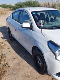 نيسان سني موديل ٢١ ماشيه ٣٠٠ الف هندي ابو الابليته الزركه تفاصيلهه موج...