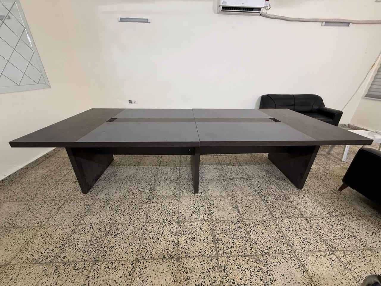 ميز اجتماعات • ٣م×١٫٢٥م • المنصور