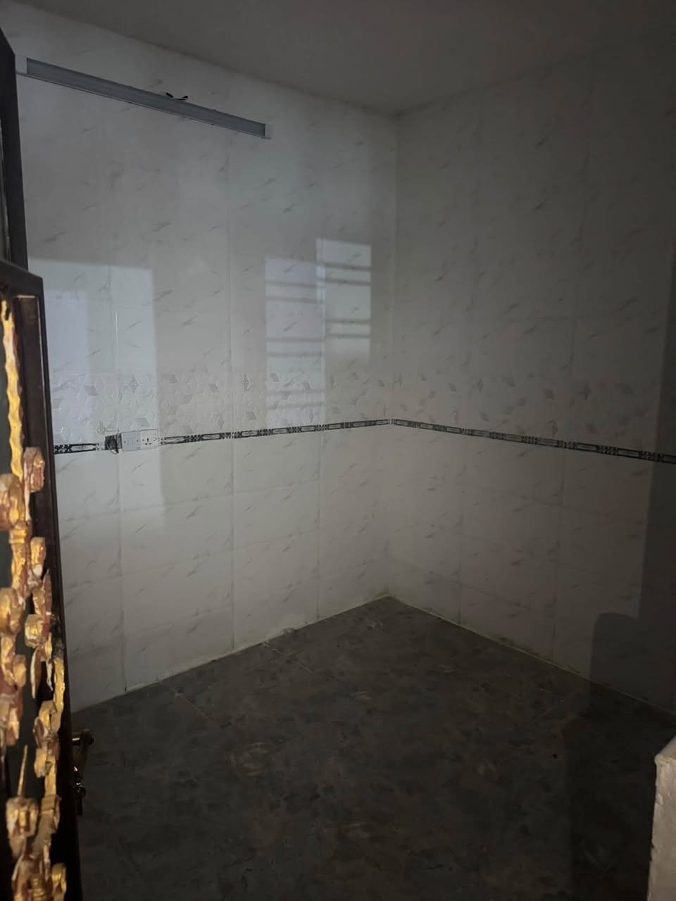 سلام عليكم
مشتمل 125 متر للايجار 🛑
المشتمل مرمم حديثاً طابق واحد
يتكون من ( كراج جبير - مطبخ - صالة - هول - غرفه وحدة - صحيات غربي حديث )  
عنوانه الشهداء / قرب مدرسه الاعظميه 
للاستفسار / ***********
