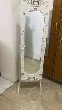 مراية نضيفه السعر 30 الف فقط العنوان الكرادة كم ساره الرقم 07746817994