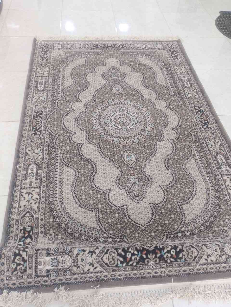 السلام عليكم هاي فرشات للبيع كاشان 700 شانه متر و60 متري العدد 2 سعرهن 100, مستخدم ثلاثه اشهر كركوك اللي يريد ينتصر له خاص حيل حلو ***********
