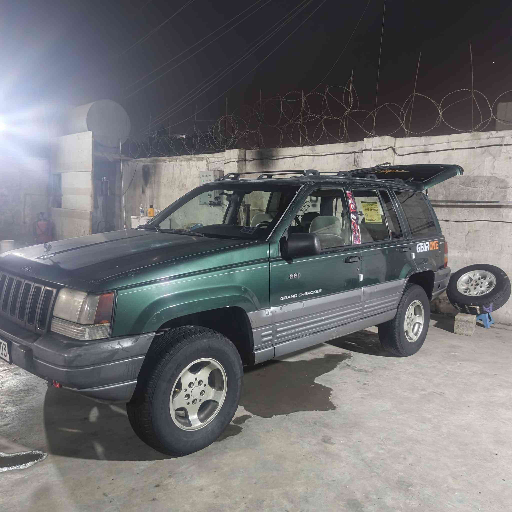 السلام عليكم جيب للبيع كفاله عامه لاضربه ولا صبغ تبريد ثلج موديل 97 رقم بغداد گير ومحرك بلاد 6 سلندر تخم تاير حتى السبير السياره بدون خياس بلاديه السعر 50 وبيها مجال عنواني بغداد حي النصر ***********
